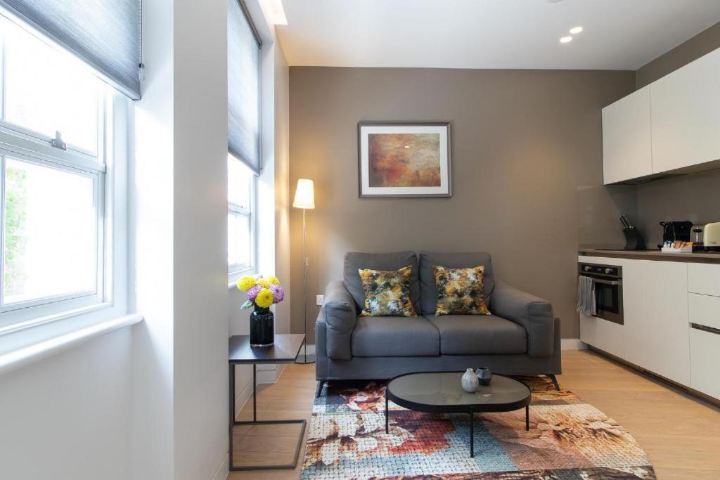 Wells Court By Aeria Apartments Londen Buitenkant foto