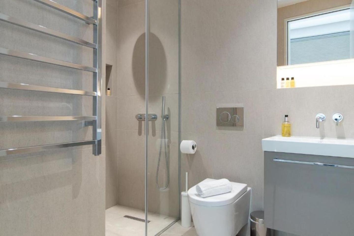 Wells Court By Aeria Apartments Londen Buitenkant foto